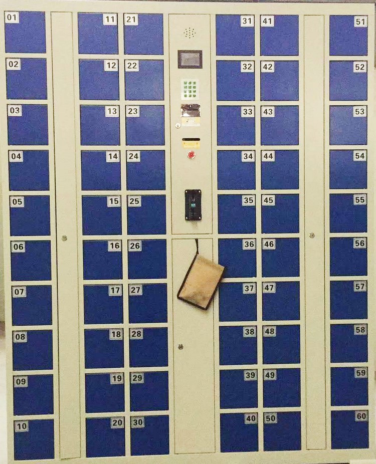 投幣型手機充電柜